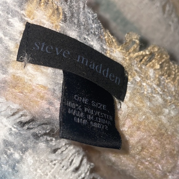 Steve Madden Blanket Scarf Plaid Neutrals Soft Fringe Winter Casual Layering - Picture 2 of 4